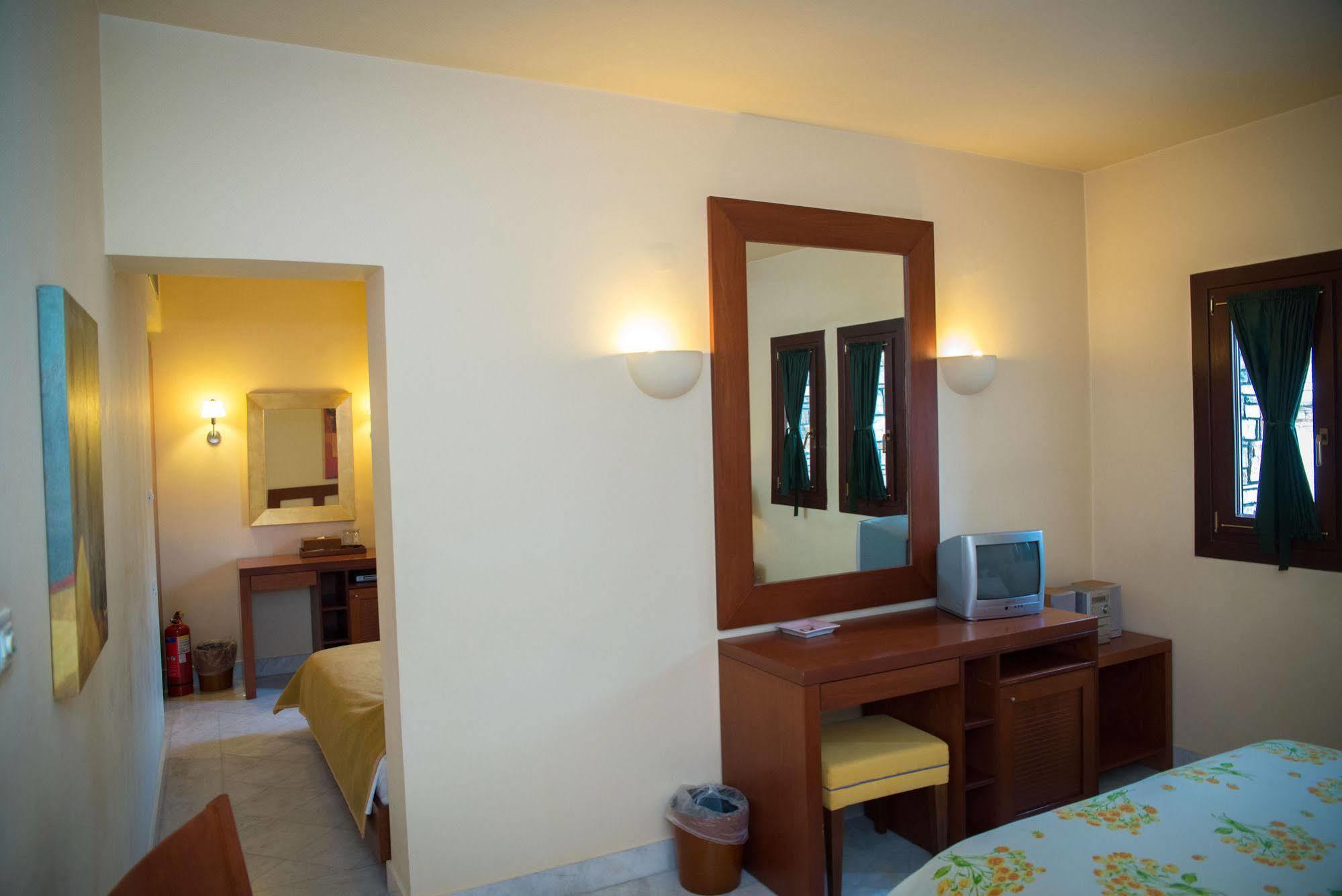 Maritsas Hotel & Suites Portaria  Exterior photo
