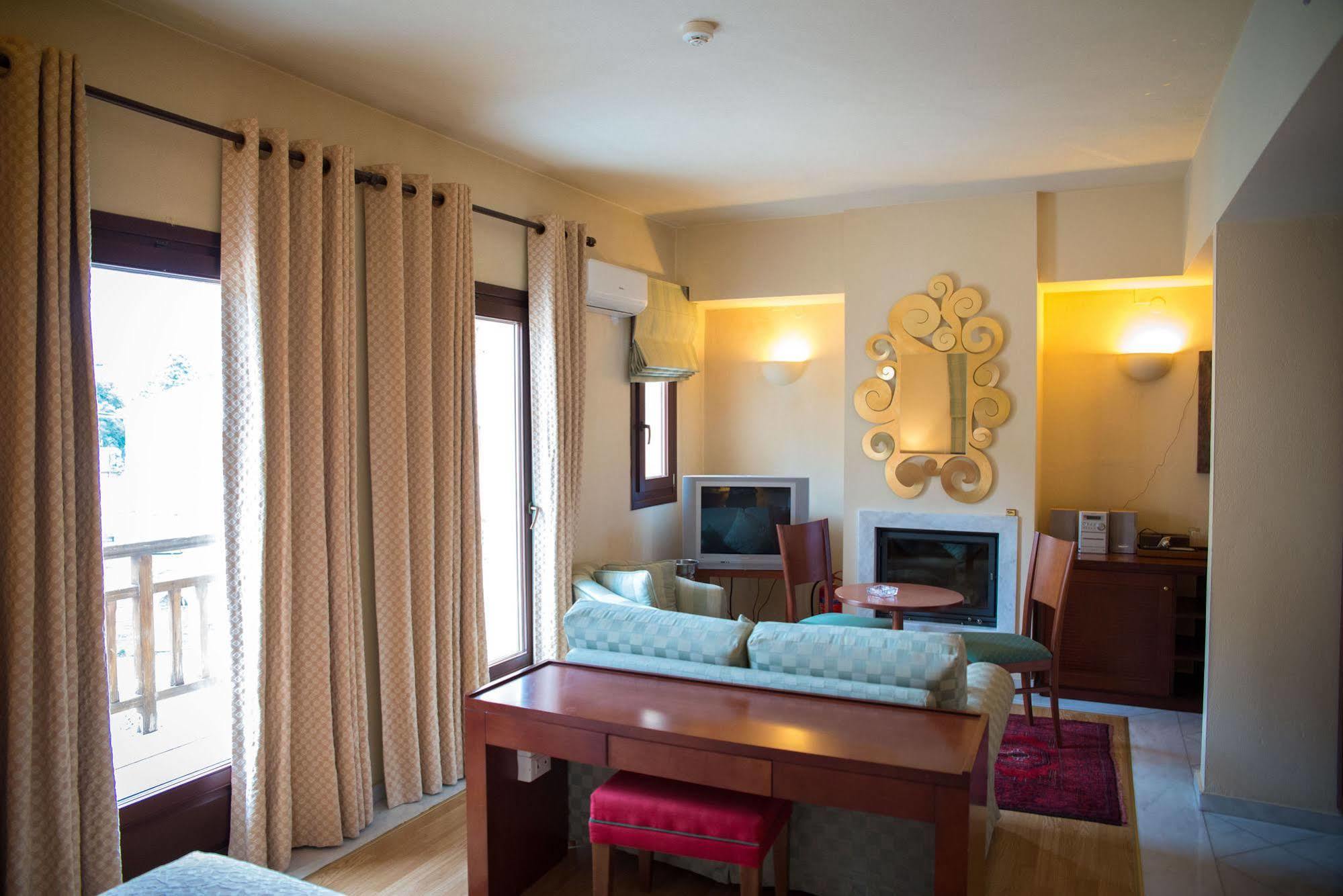 Maritsas Hotel & Suites Portaria  Exterior photo